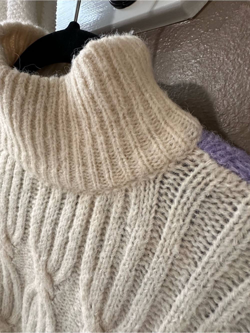 Vero Moda Cream Cable-Knit Turtleneck Sweater with Lavender Sleeves - Picture 5 of 6